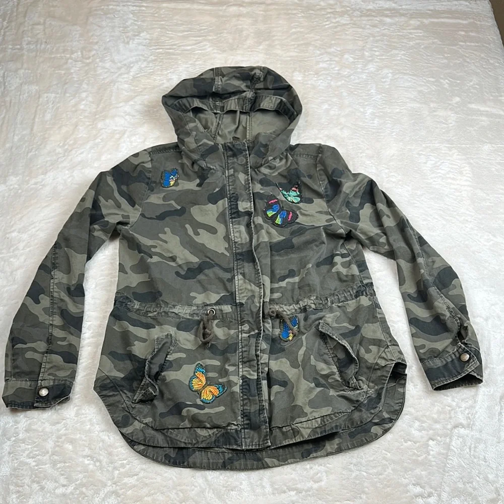 Love Tree Camouflage Jacket with Hood Colorful Butterly Embroidery - Picture 9 of 11